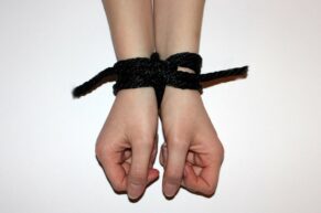 Ako na BONDAGE – návod 1 – zviazanie zápästí a členkov