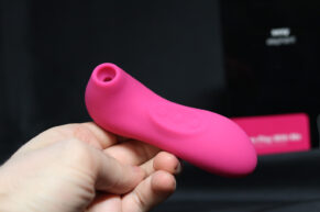 Čo je vákuový stimulátor klitorisu Adore Play With Me? RECENZIA